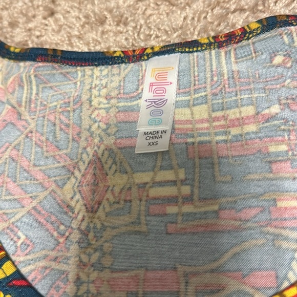 NWT LuLaRoe Perfect Tee flirty side slits & flattering half sleeve Sz XXS - Picture 3 of 6